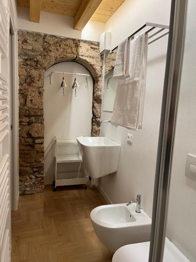 La Piccola Casa Al Lago - Intera Casa Con 3 Camere E 2 Box Salò Buitenkant foto