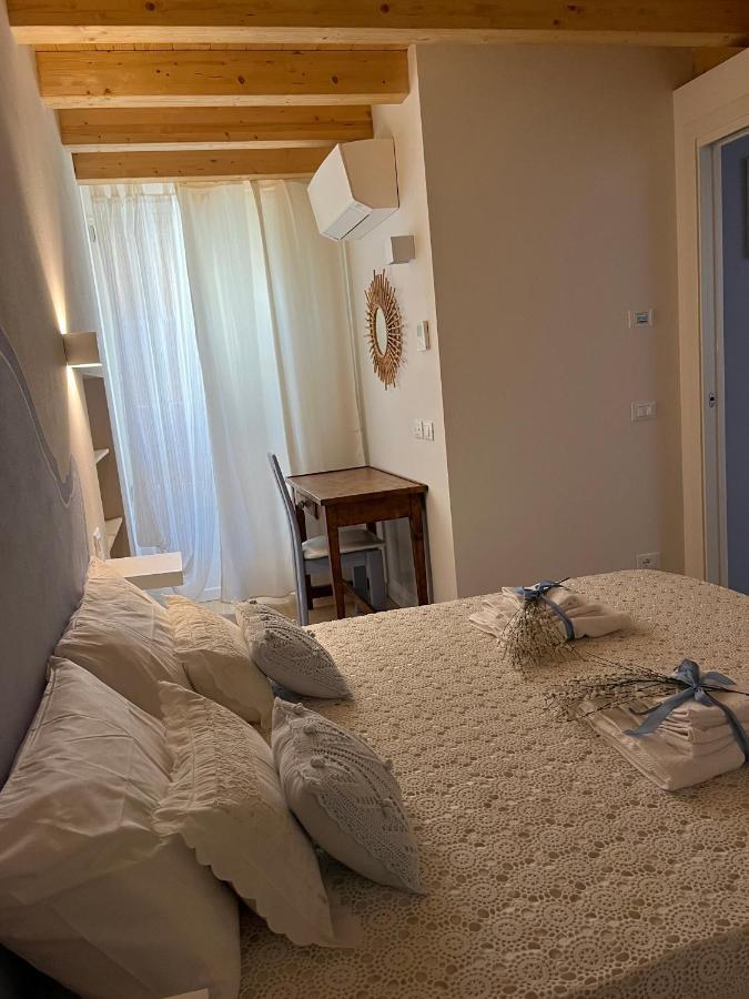 La Piccola Casa Al Lago - Intera Casa Con 3 Camere E 2 Box Salò Buitenkant foto