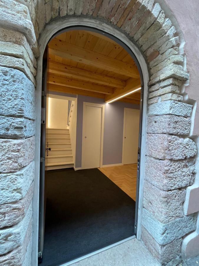 La Piccola Casa Al Lago - Intera Casa Con 3 Camere E 2 Box Salò Buitenkant foto