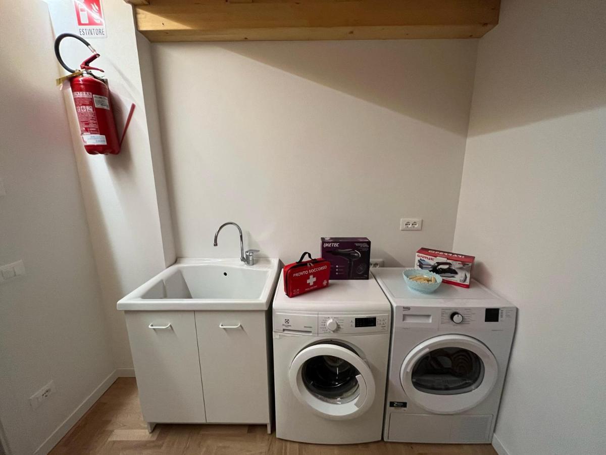La Piccola Casa Al Lago - Intera Casa Con 3 Camere E 2 Box Salò Buitenkant foto