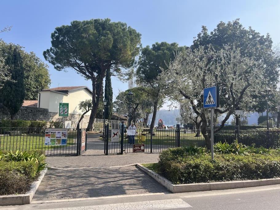 La Piccola Casa Al Lago - Intera Casa Con 3 Camere E 2 Box Salò Buitenkant foto