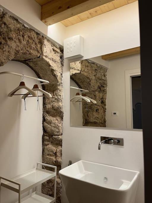 La Piccola Casa Al Lago - Intera Casa Con 3 Camere E 2 Box Salò Buitenkant foto