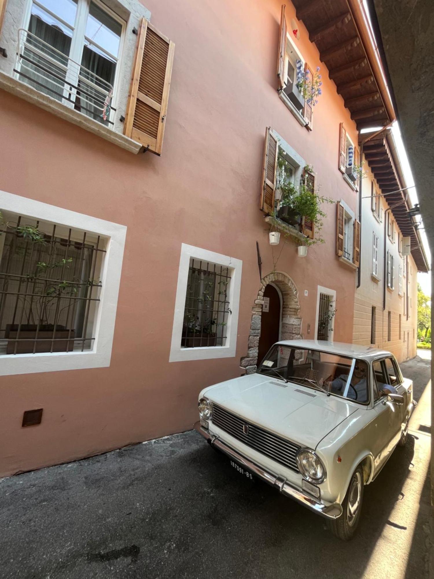 La Piccola Casa Al Lago - Intera Casa Con 3 Camere E 2 Box Salò Buitenkant foto