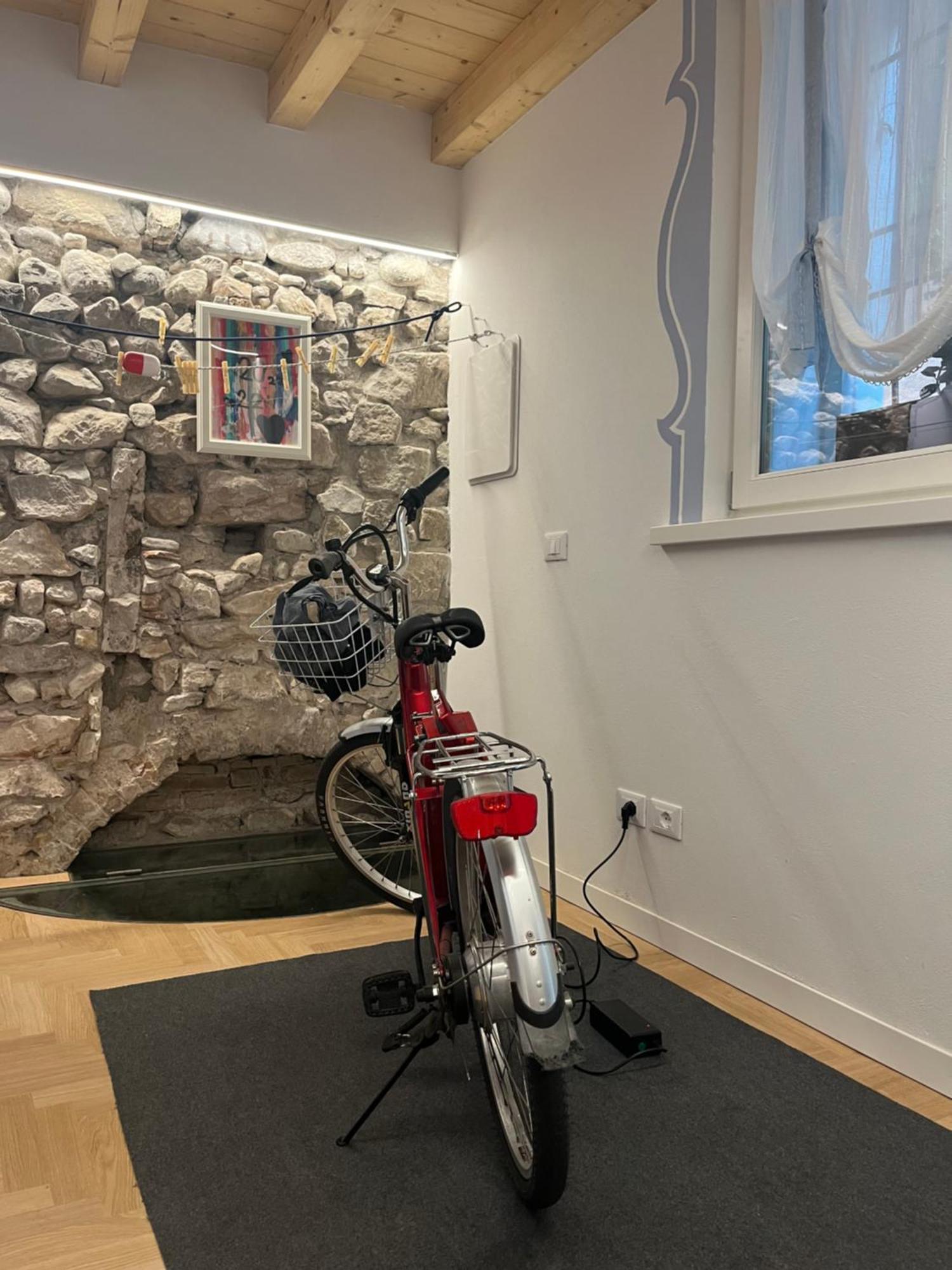 La Piccola Casa Al Lago - Intera Casa Con 3 Camere E 2 Box Salò Buitenkant foto